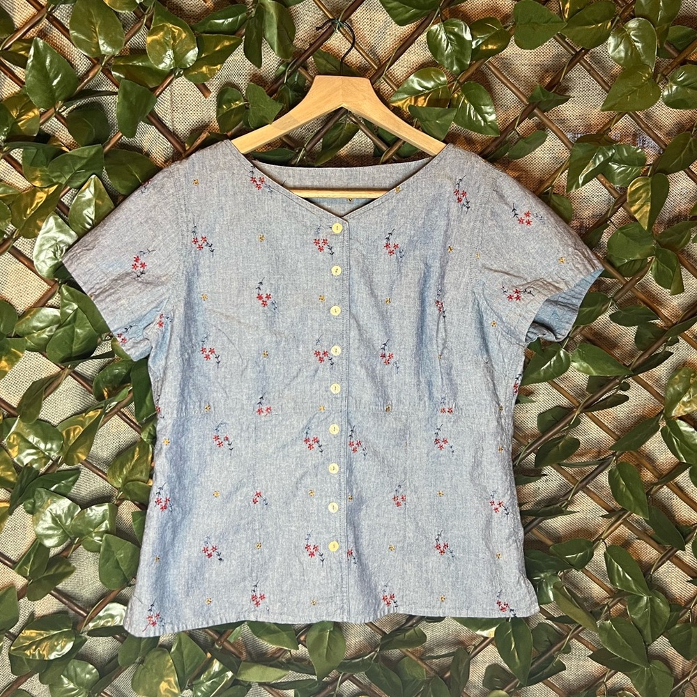 Vintage Liz Claiborne Lizwear Embroidered Denim Button Up
